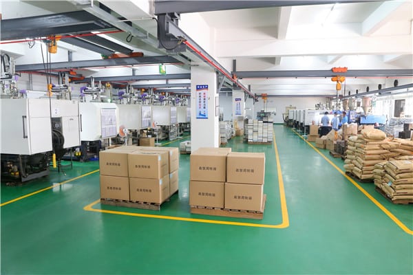injection molder molding shop